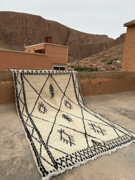 Beni Ourain Rug 250x150 cm – Handwoven Moroccan Wool Carpet