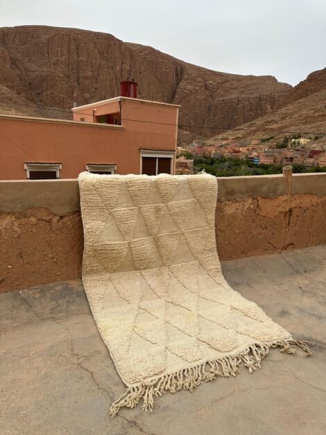 Medium Beni Ouarain Rug 150x100 cm – Handwoven Moroccan Wool Carpet