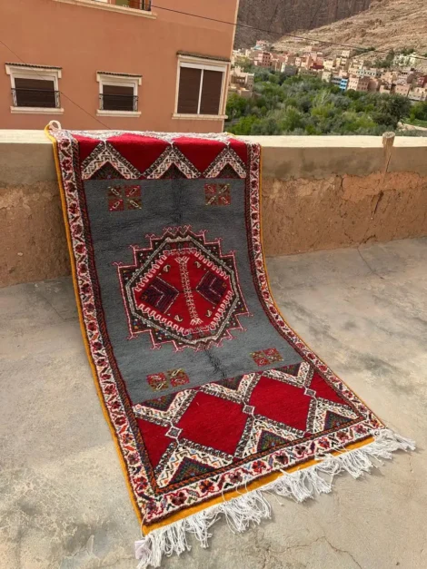Taznakht Rug 200x100 cm – Handwoven Moroccan Wool Tribal Carpet